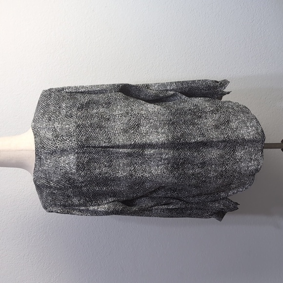 4/$12 Kenar Gray Snakeskin Print Long Sleeve Blouse Hidden Button Down sz Large - Picture 7 of 11